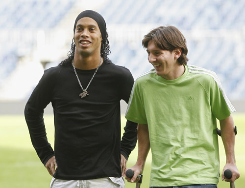 他的成绩依 他的成绩依