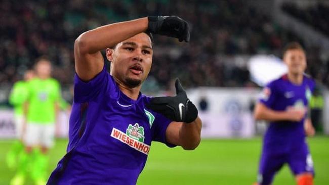 他在场上与 他在场上与